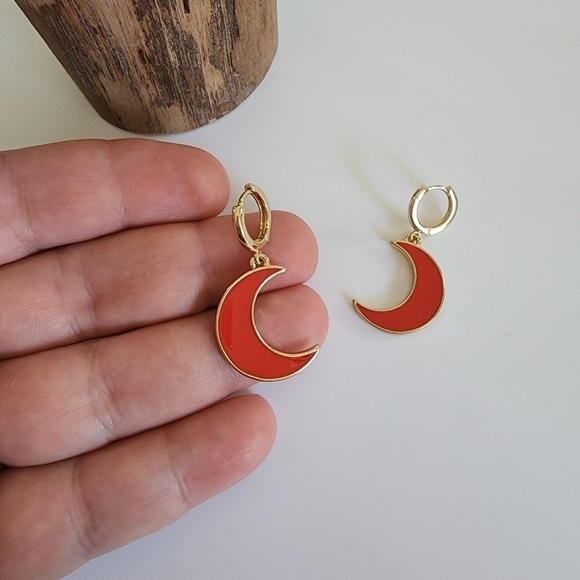 NWT Red Crescent Moon Hoop Dangle Earrings - Picture 6 of 6
